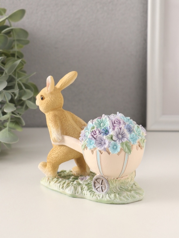 Сувенир полистоун "Зайчик с тележкой роз и незабудок" 11х6х10,5 см