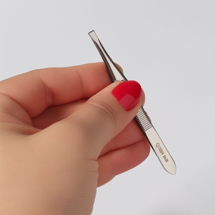 Пинцет «Premium» прямой, узкий, 9 см, на блистере, цвет серебристый Пинцет «Premium» прямой, узкий, 9 см, на блистере, цвет серебристый