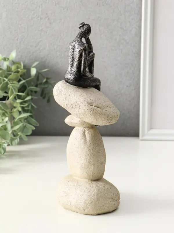 Сувенир полистоун "Абстракция. Мыслитель и сад камней" бронза с бежевым 12х9х25,5 см