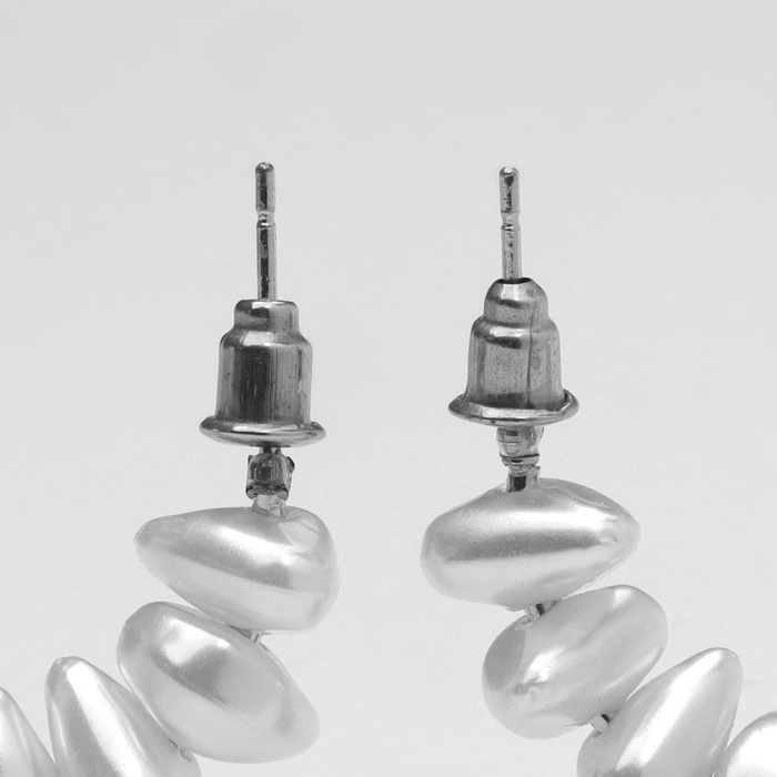 Серьги с жемчугом «Бусина» полумесяц, цвет серебро Серьги с жемчугом «Бусина» полумесяц, цвет серебро