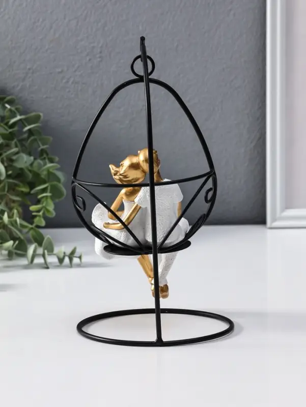 Сувенир полистоун "Парочка качается на качеле" бело-золотой 13,5х13,5х26 см