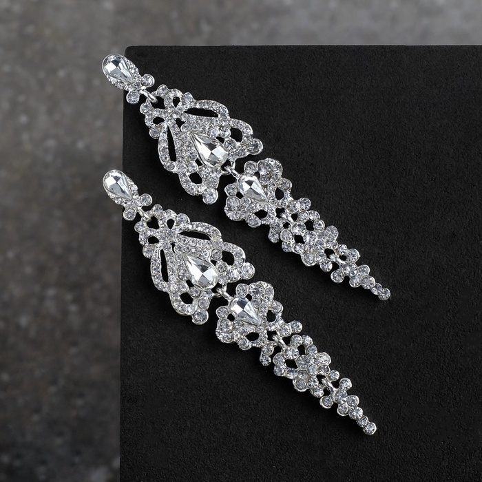 Серьги висячие со стразами &laquo;Ажур&raquo; лёд, цвет белый в серебре, 8,3 см