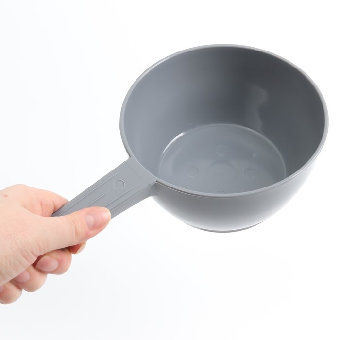 Ковш пластиковый для купания и мытья головы, детский банный ковшик, 1л., цвет серый Ковш пластиковый для купания и мытья головы, детский банный ковшик, 1л., цвет серый