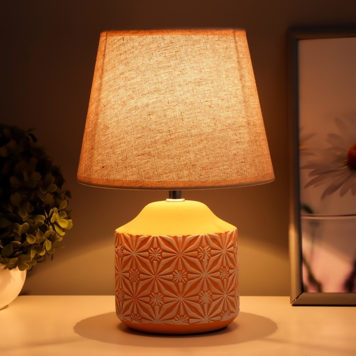 Настольная лампа "Лиода" Е14 40Вт бежевый 20х20х29 см