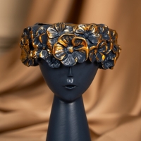 Подсвечник полистоун &laquo;Девушка с венком&raquo; 9,5 х 9,5 х 14 см МИКС