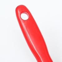 Пуходерка пластиковая мягкая с закругленными зубьями, малая, 6 х 13,5 см, чёрно-красная Пуходерка пластиковая мягкая с закругленными зубьями, малая, 6 х 13,5 см, чёрно-красная