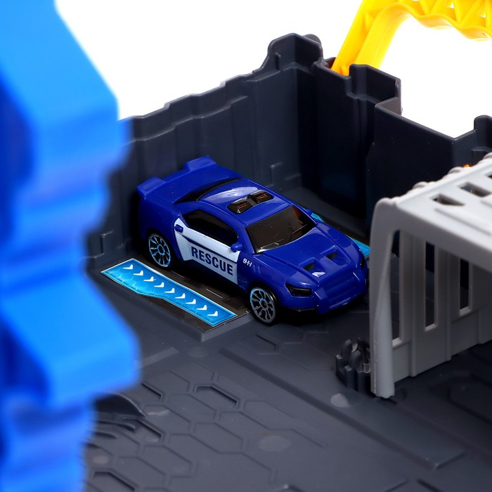 Парковка &laquo;Полиция&raquo;, в чемодане