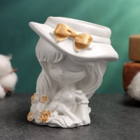 Подсвечник "Девочка в шляпе с зайкой" перламутровый, 8х8х9см