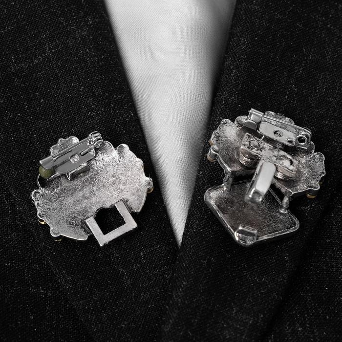 Зажим для кардигана &laquo;Ромб&raquo;, цвет белый в серебре