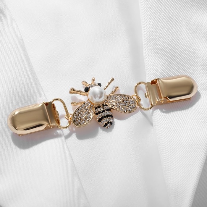 Зажим для кардигана «Шмель», цвет чёрно-белый в золоте Зажим для кардигана «Шмель», цвет чёрно-белый в золоте