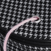 Сумка-футляр «Гусиная лапка», 2 люверса, d = 21 × 23 см, цвет чёрный/белый Сумка-футляр «Гусиная лапка», 2 люверса, d = 21 × 23 см, цвет чёрный/белый