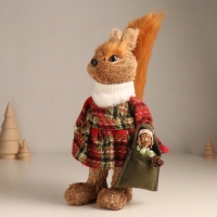 Декор "Белочка в зимнем платье с сумочкой" 29,5х16х10 см Декор "Белочка в зимнем платье с сумочкой" 29,5х16х10 см