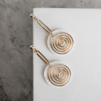 Серьги с перламутром &laquo;Сиа&raquo; спираль, цвет белый в золоте