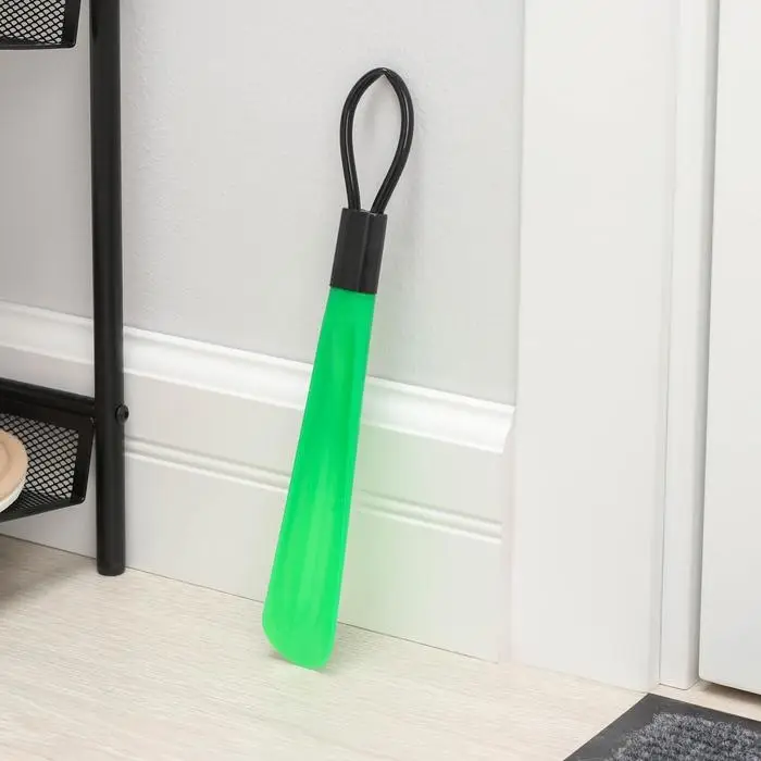 Ложка для обуви Доляна, с петелькой, 30&times;4 см, 17.4 см, зелёная