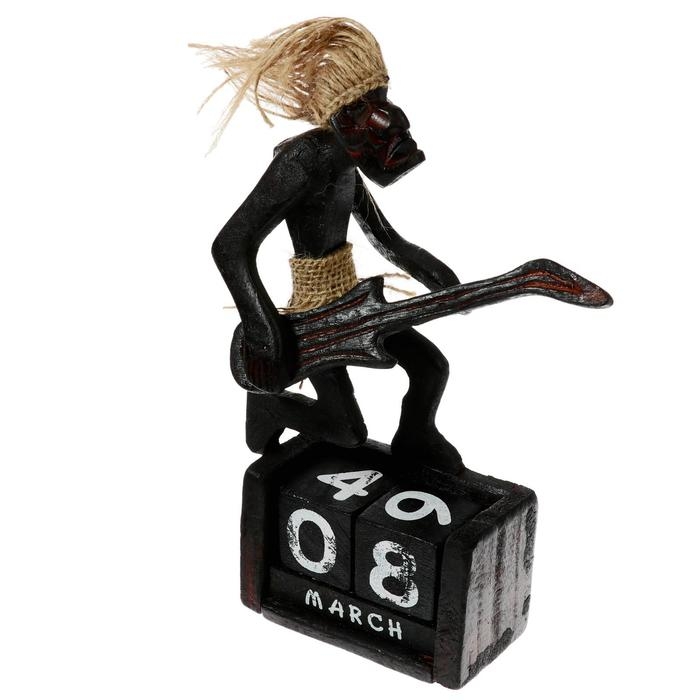 Сувенир дерево календарь "Абориген с гитарой" 23х16х7 см