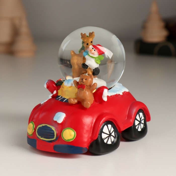 Сувенир полистоун водяной шар "Новогодний автомобиль" МИКС 8,3х6,6х7,8 см