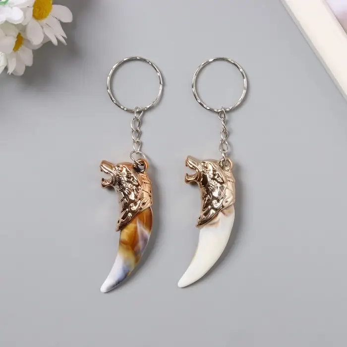 Брелок пластик "Клык с волком" 5,7х1,3х2,3 см