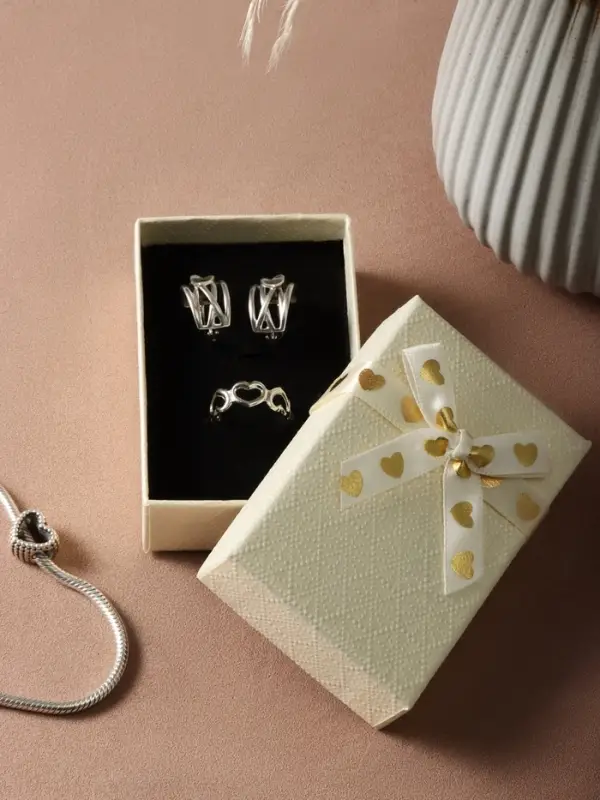 Коробочка подарочная под набор &laquo;Влюбленность&raquo;, 5&times;8 (размер полезной части 4.7&times;7.7 см), бежевая, вставка чёрная