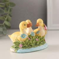 Сувенир полистоун "Утята в пруду с цветами" 9х5,5х6,5 см Сувенир полистоун "Утята в пруду с цветами" 9х5,5х6,5 см