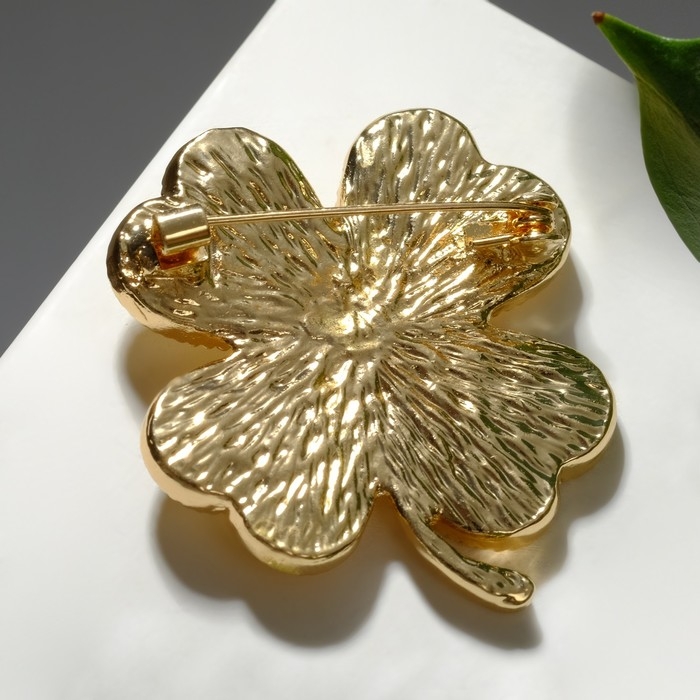 Брошь &laquo;Клевер&raquo; крупный, цвет бежевый в золоте