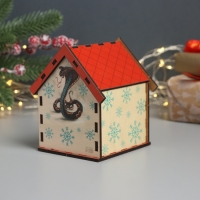 Новогодний чайный домик "Змея.С Новым годом" 10,5х9,5х12 см Новогодний чайный домик "Змея.С Новым годом" 10,5х9,5х12 см