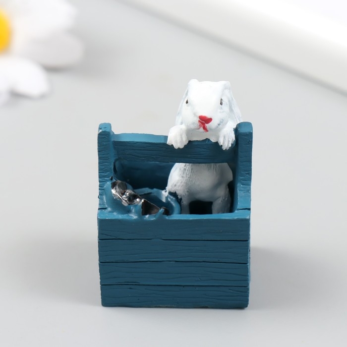 Фигурка для флорариума полистоун Фигурка для флорариума полистоун "Белый кролик в ящике" 5х2,8х3,2 см