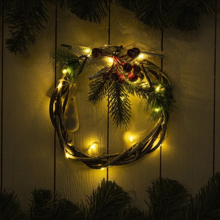 Светодиодная фигура &laquo;Венок с ягодами&raquo; 18 см, пластик, батарейки CR2032х2 (в комплекте), свечение тёплое белое