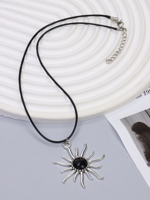 Кулон на шнурке &laquo;Солнце&raquo;, цвет чёрный в чернёном серебре на чёрном шнурке, 45 см