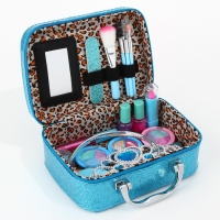 Набор детской косметики в чемодане &laquo;Сказка&raquo;, тени, блески для губ, глиттер, лаки для ногтей, наклейки, пилочка, кисти, косметичка, корона