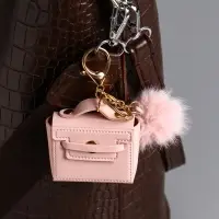 Брелок кожзам с карабином, с пушистиком "Сумочка" нежно-розовый 5,8х2,4х5 см