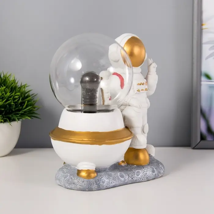 Плазменный шар "Космонавт" белый 14х10х19 см RISALUX