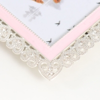 Фоторамка металл, стекло 9х13 см "Сердечки-завитки" стразы серебристо-розовый 12,3х16,3 см Фоторамка металл, стекло 9х13 см "Сердечки-завитки" стразы серебристо-розовый 12,3х16,3 см