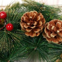 Венок новогодний d-25 см "Золотые шишки и ягодки" Венок новогодний d-25 см "Золотые шишки и ягодки"