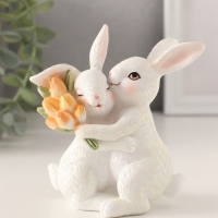 Сувенир полистоун "Парочка зайчиков с тюльпанами. Объятия" 11х5,5х11,5 см Сувенир полистоун "Парочка зайчиков с тюльпанами. Объятия" 11х5,5х11,5 см