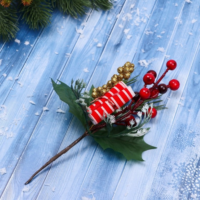 Декор "Зимние грезы" сверток ягоды зелень, 19 см