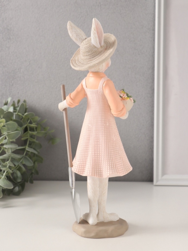 Сувенир полистоун "Зайка в сарафане и шляпке, с лопатой и цветами в горшке" 10,5х8х27,5 см   1074032