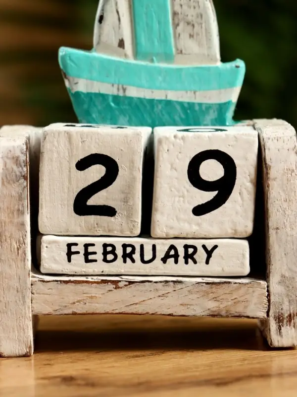 Календарь настольный "Парусник" дерево 7х4х11 см,