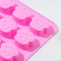 Форма для конфет и шоколада Доляна &laquo;Лапки&raquo;, силикон, 16&times;15,5 см, 16 ячеек (3&times;2,7&times;0,5 см), цвет МИКС