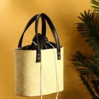 Сумка плетёная из пандана, 26&times;15&times;38 см, бежево-чёрная