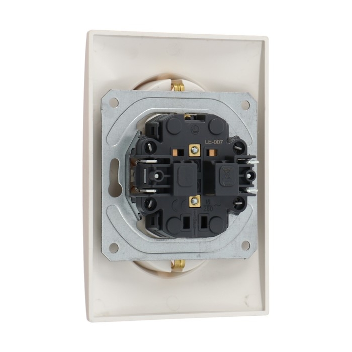 Розетка двухместная TOT Elegant, 16 А, скрытая, с з/к, бежевая Розетка двухместная TOT Elegant, 16 А, скрытая, с з/к, бежевая