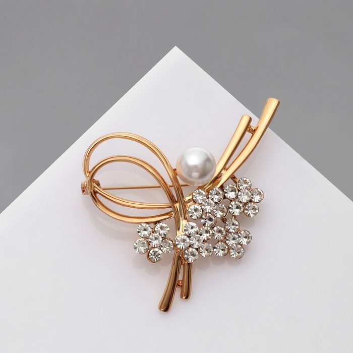 Брошь &laquo;Завиток&raquo; с бусиной и цветами, цвет белый в золоте