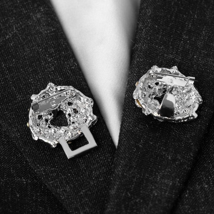 Зажим для кардигана «Бермуды», цвет белый в серебре Зажим для кардигана «Бермуды», цвет белый в серебре