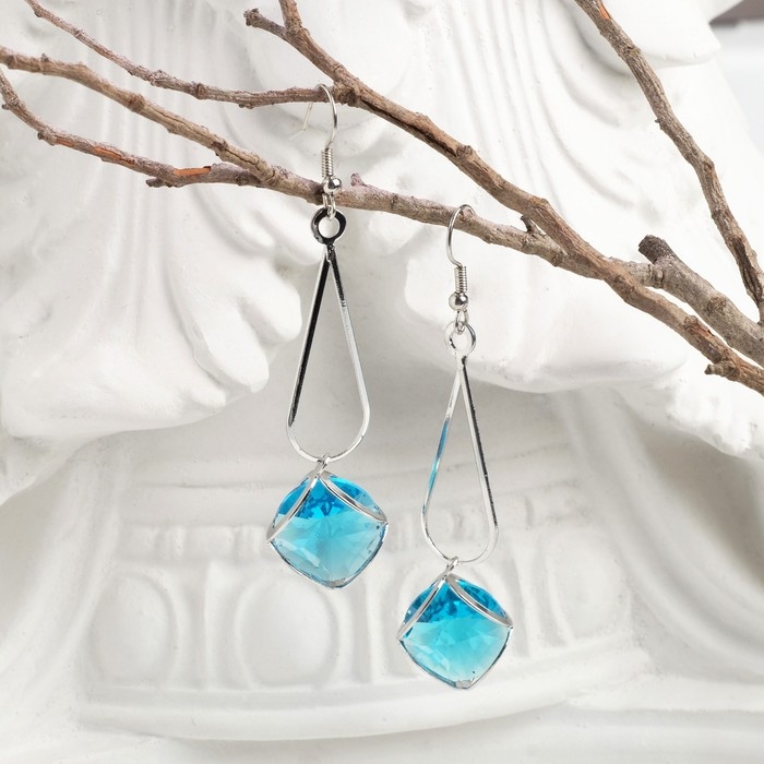 Серьги висячие со стразами &laquo;Капля с ромбом&raquo;, цвет голубой в серебре, 7,2 см