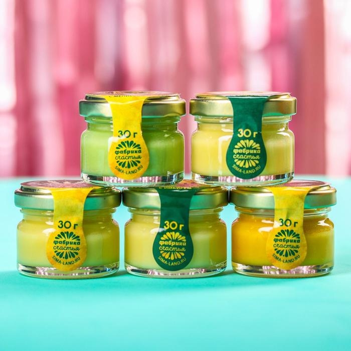 Подарочный набор &laquo;Волшебного нового года&raquo;: чай чёрный (50 гр), крем-мед (5 шт x 30 гр)