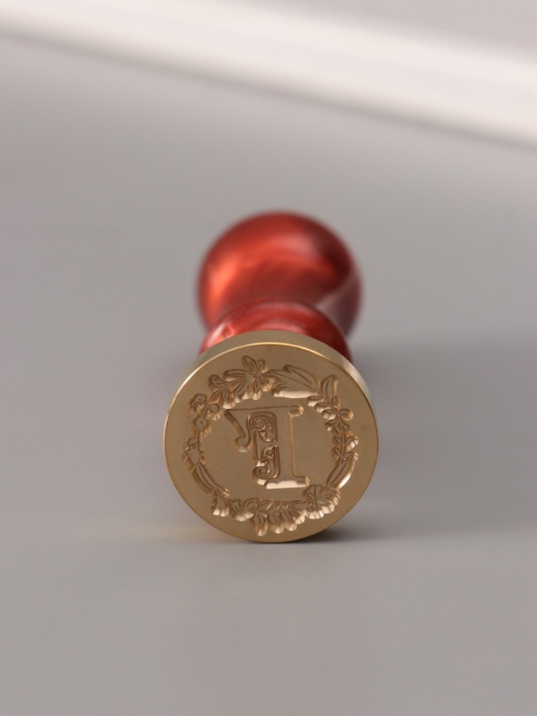 Печать для сургуча с пластиковой ручкой "Венок с буквой F" 2,5х2,5х6,3 см