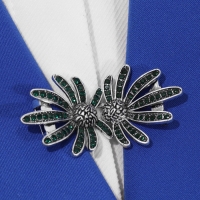 Зажим для кардигана &laquo;Цветы&raquo; ромашки, цвет зелёный в чернёном серебре