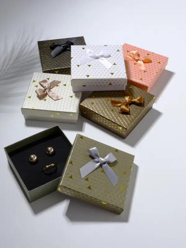 Коробочка подарочная под набор «Треугольники» блестящие, 9×9 (размер полезной части 8,5×8,5см), цвет МИКС Коробочка подарочная под набор «Треугольники» блестящие, 9×9 (размер полезной части 8,5×8,5см), цвет МИКС