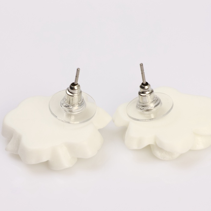 Серьги пластик &laquo;Распустившийся бутон&raquo; сияние, цвет белый