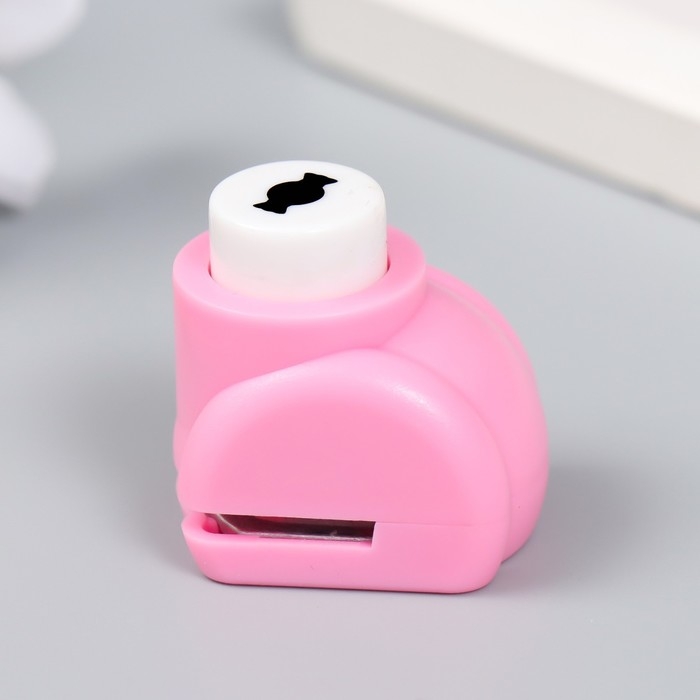 Набор для скрапбукинга "Средняя волна" ножницы фигурные 13,5см+4 дырокола d=1,2см 11,2х18 см   94115