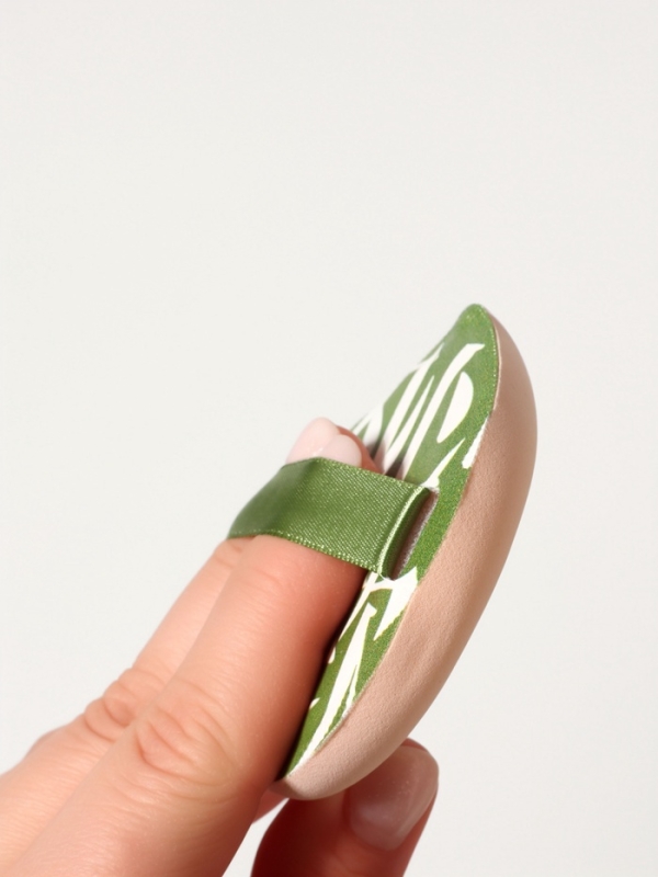 Набор д/макияжа 3 пред: 2 пуховки, 1 кисть латекс/нейлон/пластик зип QF